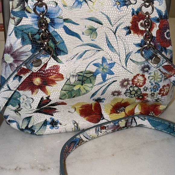 HOBO Floral Bag with Silver Accents. PRICED TO SELL - Picture 2 of 16